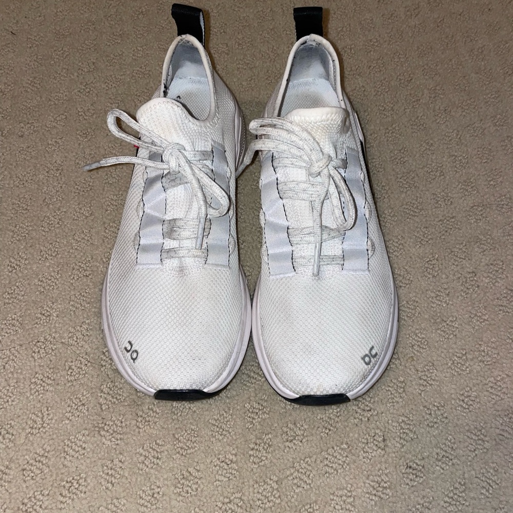 On Cloudeasy Sneakers